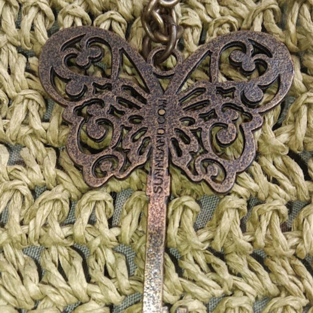 Sun N’ Sand Medium Natural Crochet Shoulder Tote Green Brown Butterfly Bag Charm - Picture 3 of 10